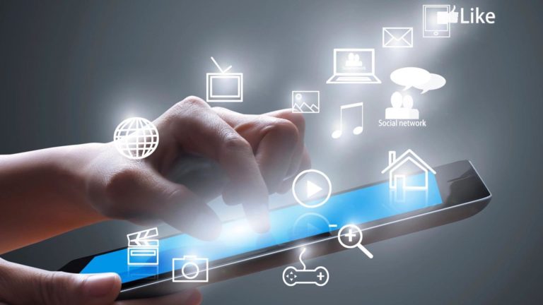 I rischi dei social network: dal phishing al cyberbullismo, i consigli per difendersi