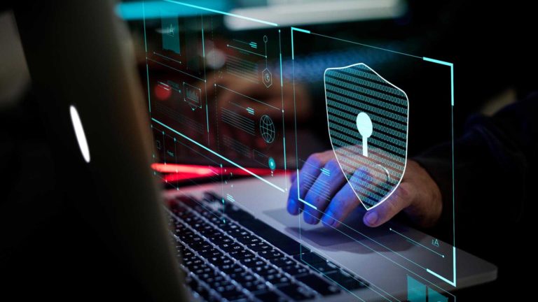 Aziende e rischio cyber: consigli per sviluppare una corretta strategia operativa