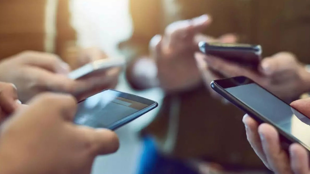 SMS e phishing via smartphone; Cassazione: sequestro probatorio dello smartphone solo per acquisire dati mirati