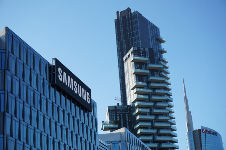 Samsung, rubati 190 GB di dati e codice sorgente dei dispositivi Galaxy