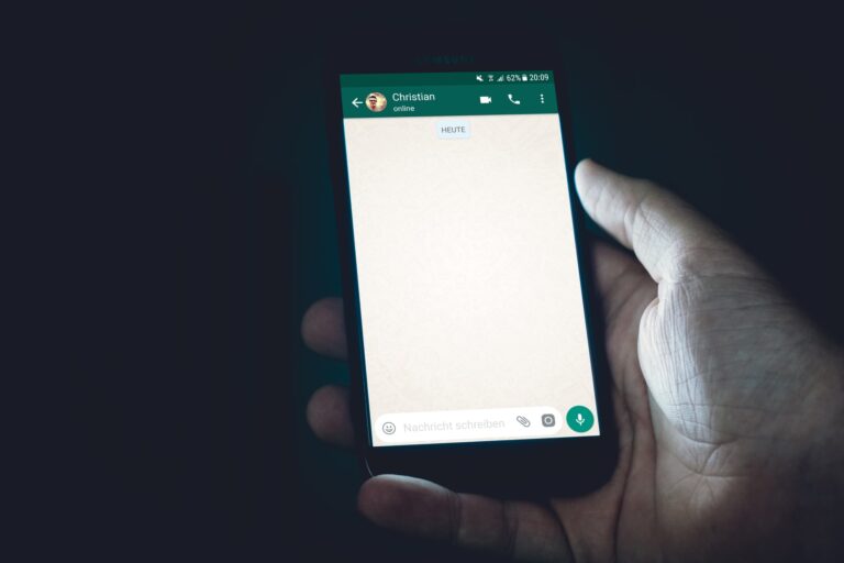 "Nuovo messaggio vocale" è una truffa via email che sfrutta Whatsapp