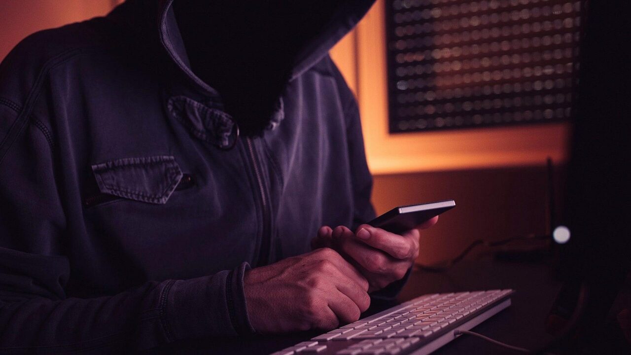 Truffe telefonia identikit delle vittime; Le truffe corrono sul telefonino, ecco le più gettonate e come proteggersi; Truffe telefoniche con abuso di piattaforme Saas legittime: come proteggersi