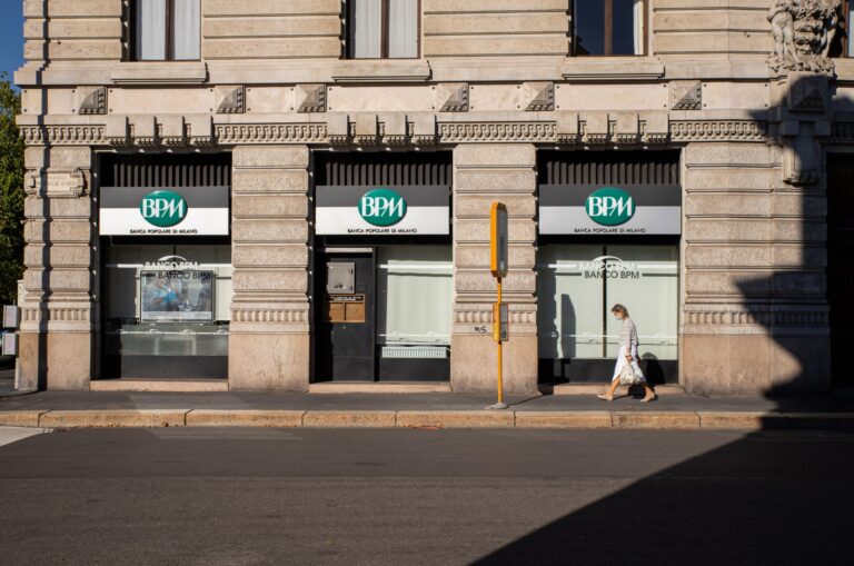 "Richiesta autorizzazione", attenti al falso SMS di BPM Business: è phishing