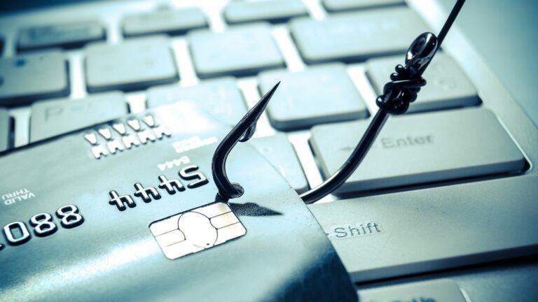 Il phishing colpisce oltre 100 rinomati brand di abbigliamento e calzature: attenti alle truffe