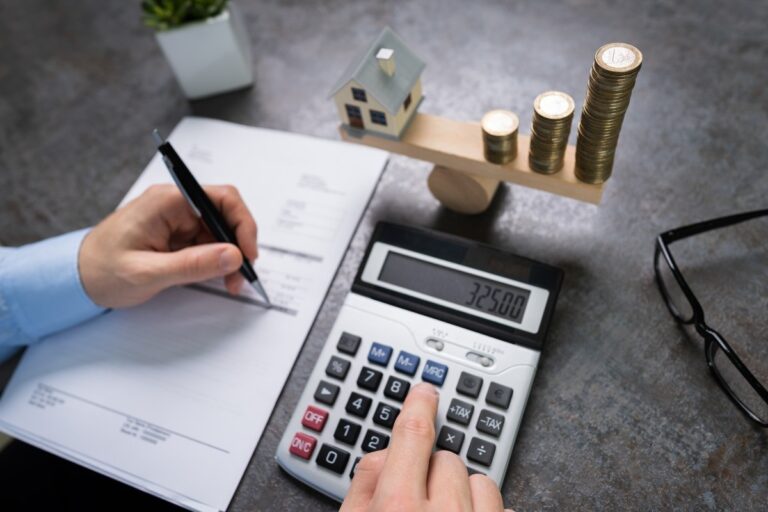 Contratti luce e gas non richiesti, il Garante privacy sanziona Axpo Italia: ecco le violazioni