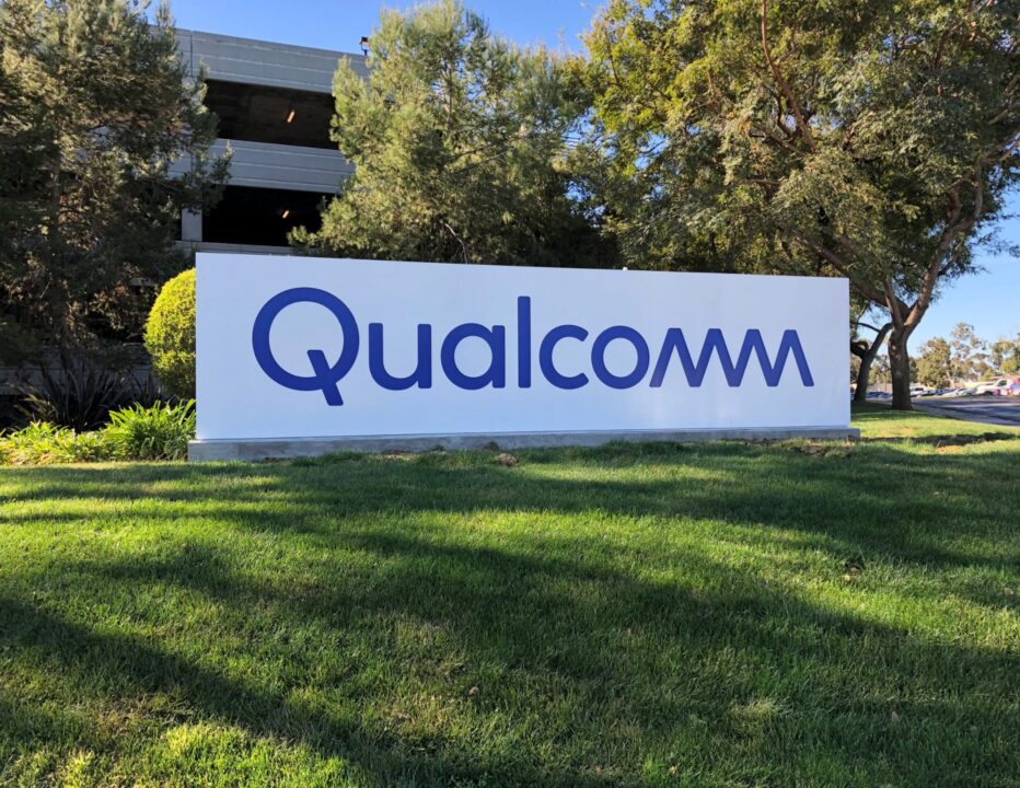 Qualcomm corregge due dozzine di vulnerabilità nei suoi prodotti: è allerta spyware