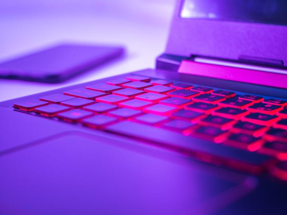 Shadowleak prompt injection; Shadowleak, l'attacco che non chiede il permesso: ecco il Cybercrime 5.0 dove l’IA che minaccia l’IA