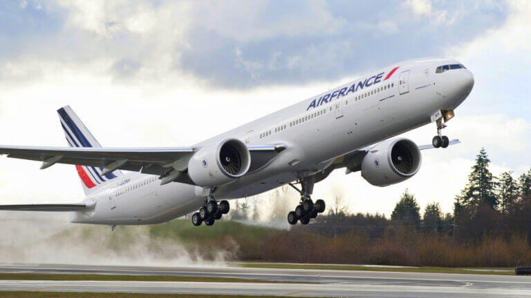 Air France KLM vittima di una data breach imputabile a un fornitore di servizi per il gruppo. Ennesima compagnia aerea violata.