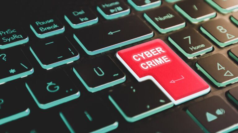 hacker; Cyber attacchi globali a quota 24 trilioni di dollari: come proteggersi nell'era dell'Agentic AI
