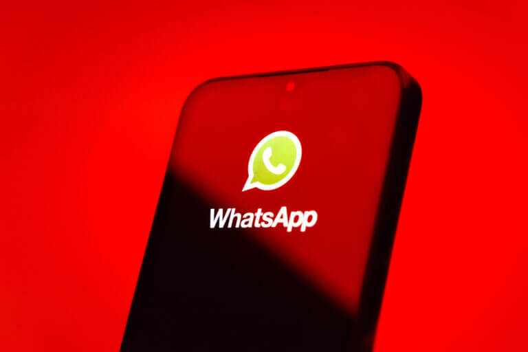 Condivisione schermo WhatsApp truffa