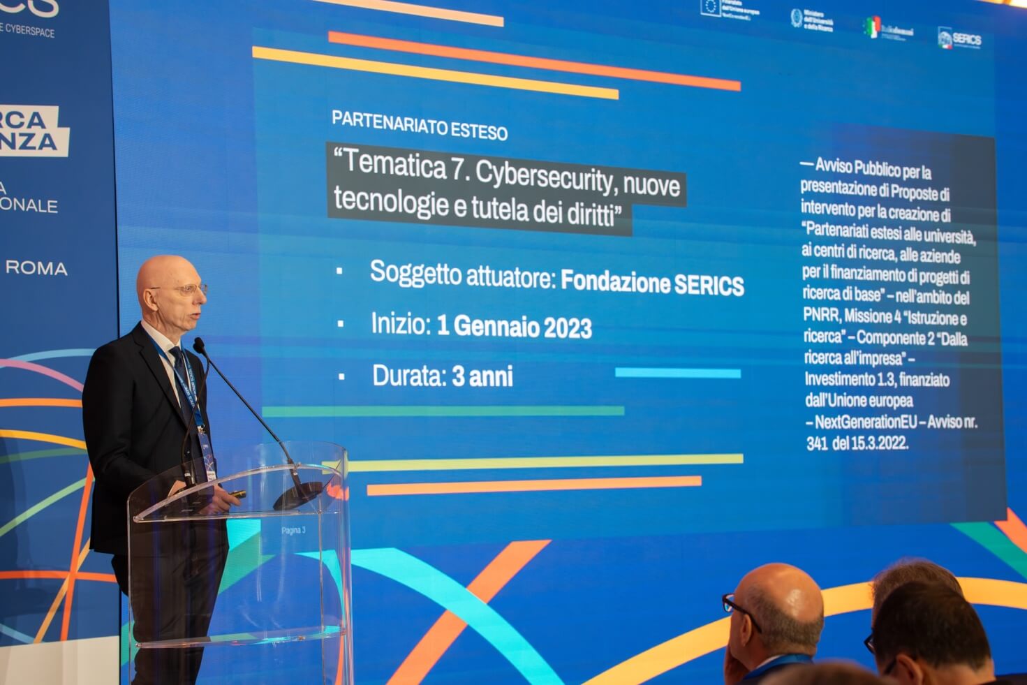 Immagine che contiene testo, vestiti, uomo, abitoIl contenuto generato dall'IA potrebbe non essere corretto.