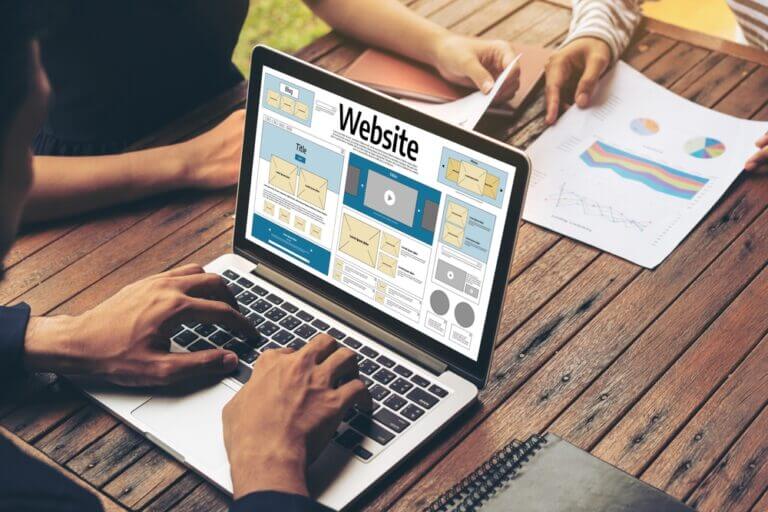 Grazie ad Aruba è possibile creare un sito o un ecommerce con l'ai