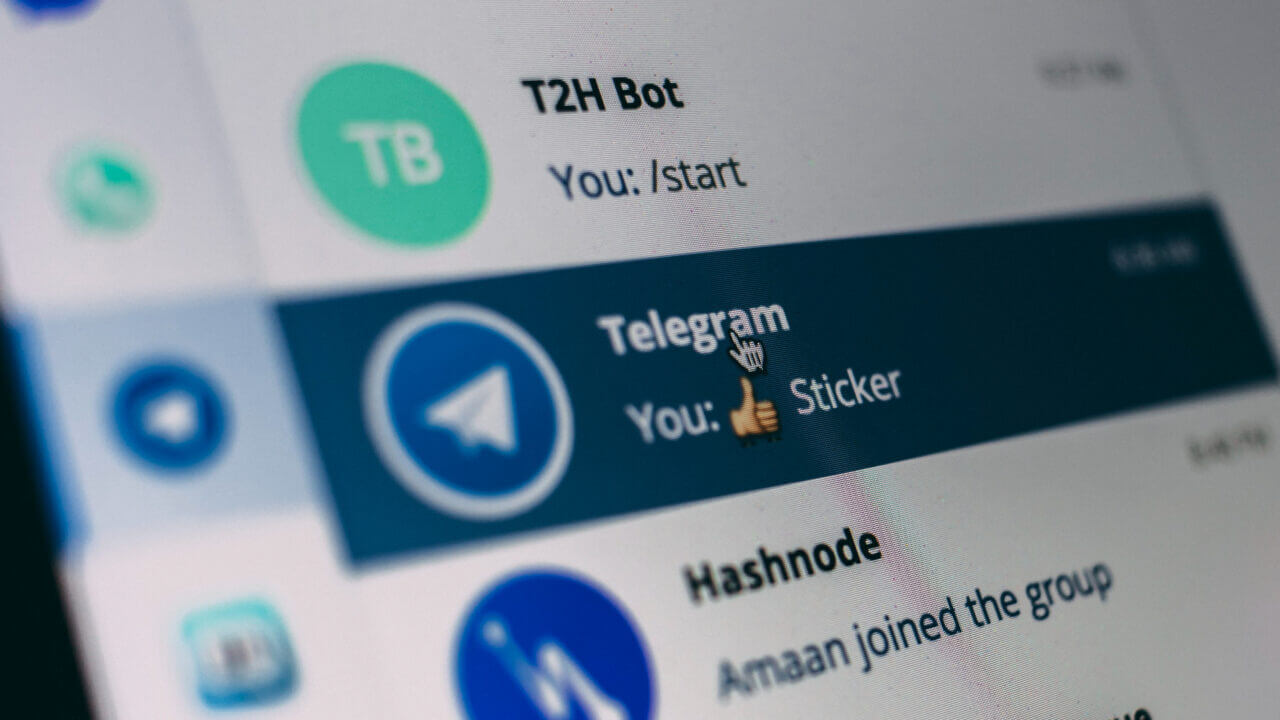Su Telegram vengono venduti kit per aggirare il riconoscimento biometrico ma non serve cedere al panico