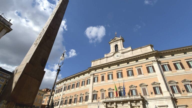 Attacco hacker alla Camera
